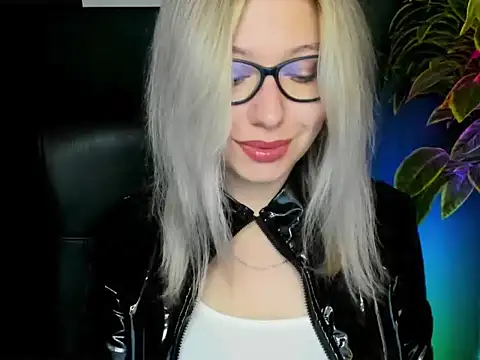 Snapshot of loveHeidi chatting on September 2025 04:26:01 AM loveHeidi online show from September 2025 04:26:01 AM