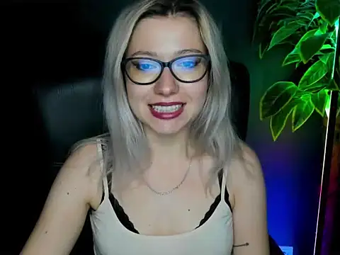 Snapshot of loveHeidi chatting on September 2025 04:58:02 AM loveHeidi online show from September 2025 04:58:02 AM