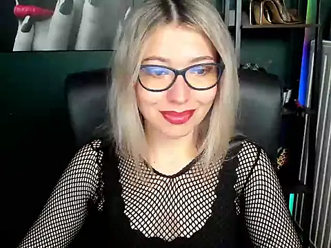 Snapshot of loveHeidi chatting on July 2026 04:34:02 AM loveHeidi online show from July 2026 04:34:02 AM