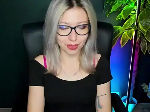 Snapshot of loveHeidi chatting on September 2025 06:24:01 AM loveHeidi online show from September 2025 06:24:01 AM