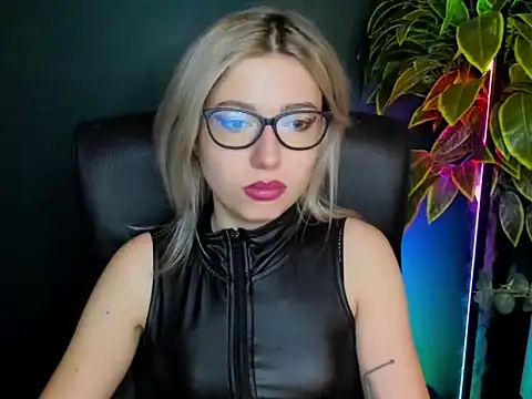 Snapshot of loveHeidi chatting on October 2025 04:16:02 AM loveHeidi online show from October 2025 04:16:02 AM