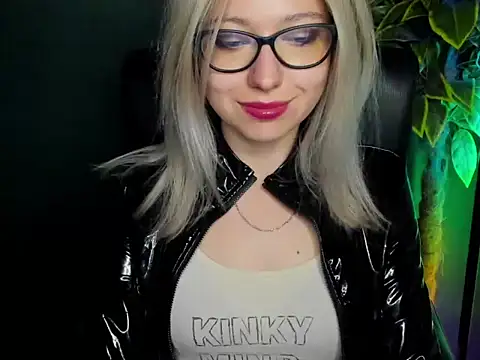 Snapshot of loveHeidi chatting on September 2025 06:20:01 AM loveHeidi online show from September 2025 06:20:01 AM