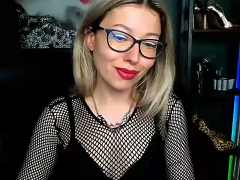 Snapshot of loveHeidi chatting on July 2026 08:00:01 AM loveHeidi online show from July 2026 08:00:01 AM