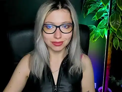 Snapshot of loveHeidi chatting on September 2025 04:46:02 AM loveHeidi online show from September 2025 04:46:02 AM