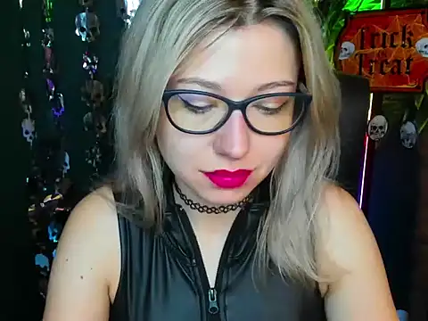 Snapshot of loveHeidi chatting on October 2025 04:32:01 AM loveHeidi online show from October 2025 04:32:01 AM