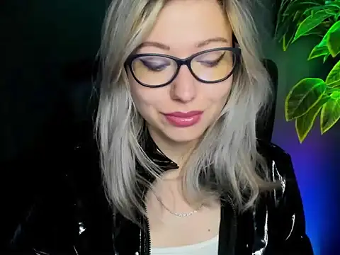 Snapshot of loveHeidi chatting on September 2025 06:42:02 AM loveHeidi online show from September 2025 06:42:02 AM