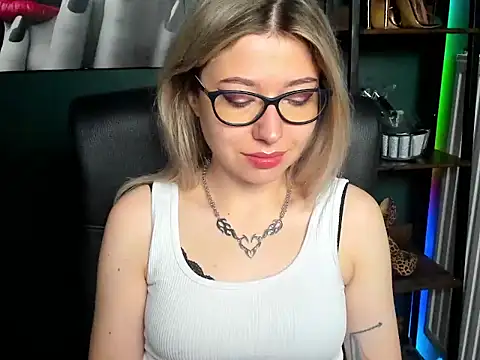 Snapshot of loveHeidi chatting on July 2026 04:30:01 AM loveHeidi online show from July 2026 04:30:01 AM