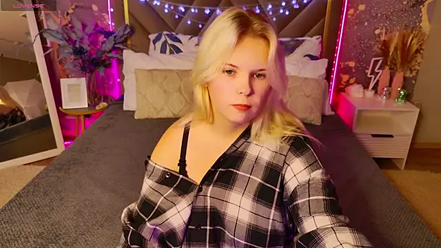 Snapshot of EmillyRogers chatting on October 2025 05:08:02 AM EmillyRogers online show from October 2025 05:08:02 AM