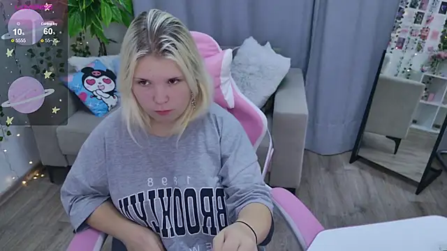 Snapshot of EmillyRogers chatting on September 2025 05:19:02 AM EmillyRogers online show from September 2025 05:19:02 AM