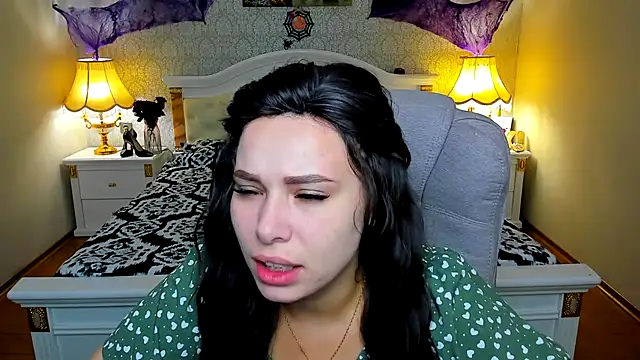 Snapshot of OmniaSher chatting on October 2025 09:19:02 AM OmniaSher online show from October 2025 09:19:02 AM