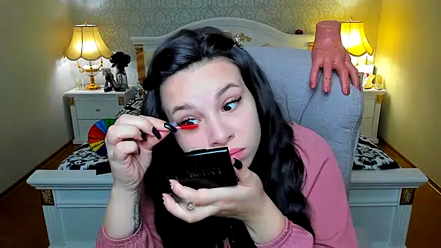 Snapshot of OmniaSher chatting on November 2025 10:42:02 AM OmniaSher online show from November 2025 10:42:02 AM