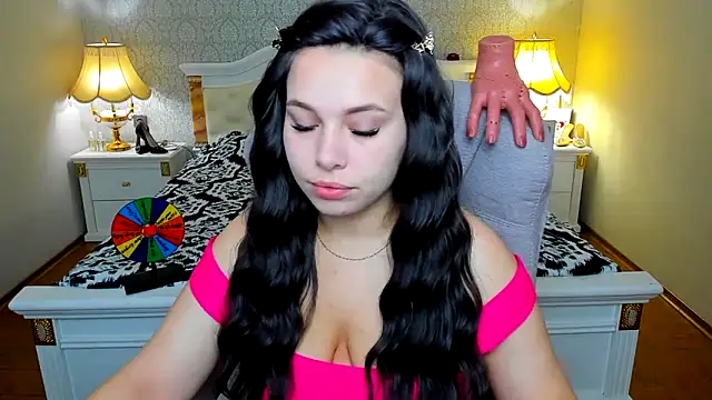 Snapshot of OmniaSher chatting on November 2025 10:19:02 AM OmniaSher online show from November 2025 10:19:02 AM