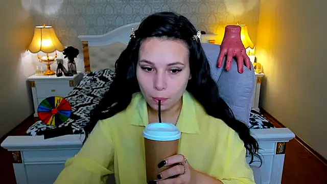 Snapshot of OmniaSher chatting on November 2025 10:26:02 AM OmniaSher online show from November 2025 10:26:02 AM