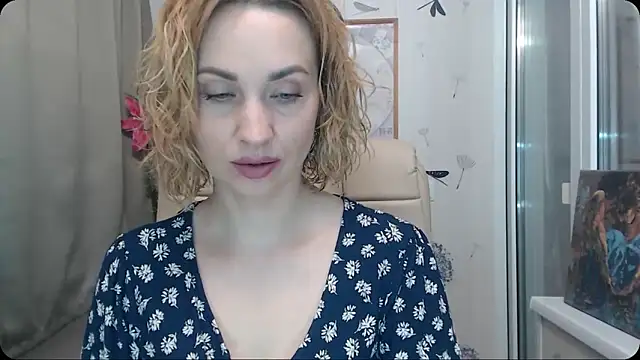 Snapshot of KatrinAlluring chatting on October 2025 04:20:02 AM KatrinAlluring online show from October 2025 04:20:02 AM