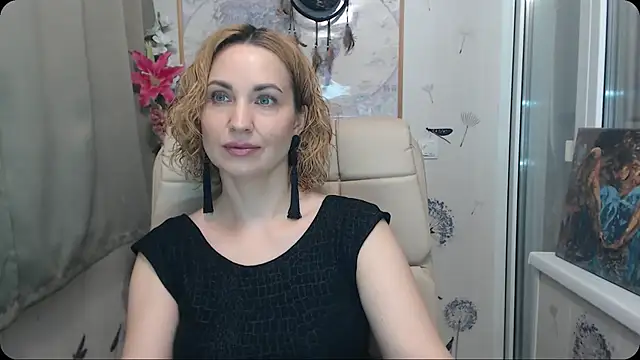 Snapshot of KatrinAlluring chatting on October 2025 04:24:02 AM KatrinAlluring online show from October 2025 04:24:02 AM