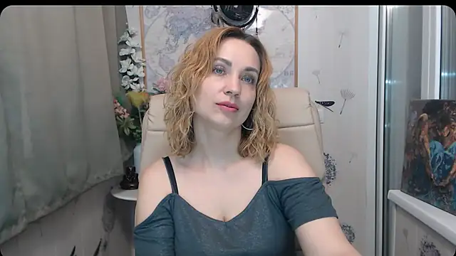 Snapshot of KatrinAlluring chatting on February 2026 04:44:02 AM KatrinAlluring online show from February 2026 04:44:02 AM