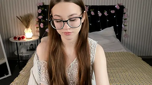 Dolly Gleam online show from October 2025 03:07:01 AM