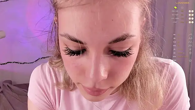 Snapshot of Leila_Vanilla chatting on July 2026 03:45:01 AM Leila Vanilla online show from July 2026 03:45:01 AM