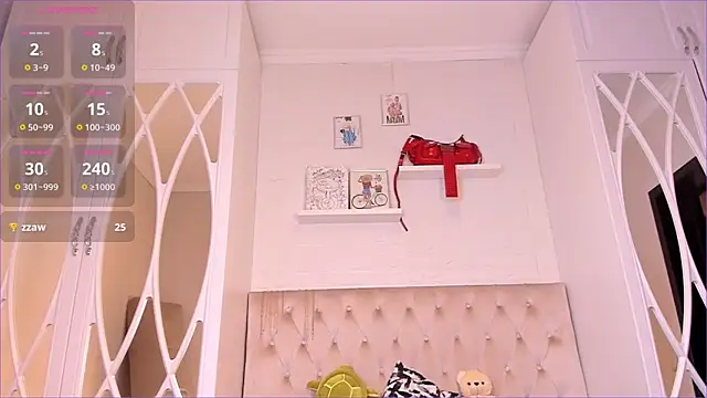 nooniemoon online show from October 2025 03:17:01 AM