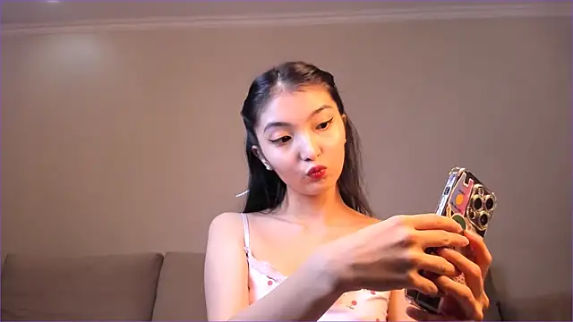 Snapshot of nooniemoon chatting on September 2025 01:09:01 AM nooniemoon online show from September 2025 01:09:01 AM