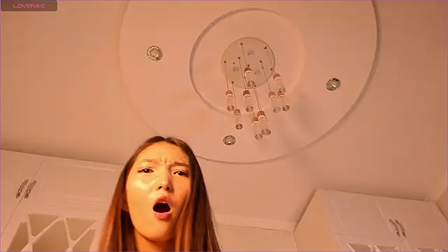 nooniemoon online show from December 2025 01:26:02 PM