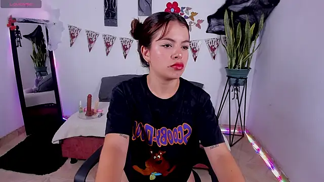 Snapshot of naughtypixie chatting on October 2025 05:20:01 AM naughtypixie online show from October 2025 05:20:01 AM