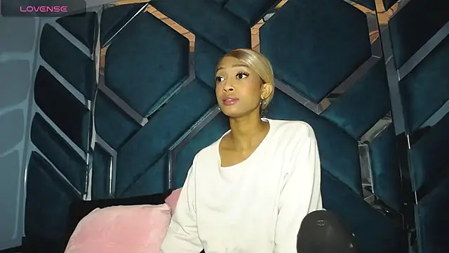 Snapshot of Lea_Sweetly chatting on October 2025 01:20:01 PM Lea Sweetly online show from October 2025 01:20:01 PM