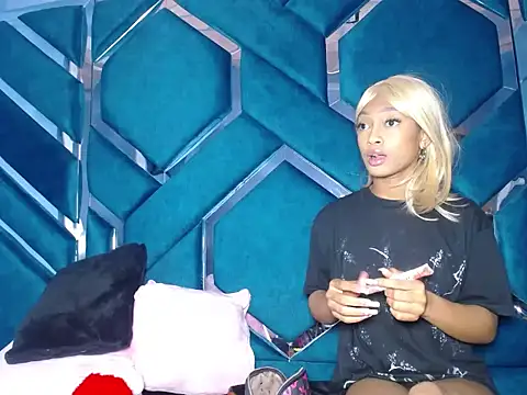 Snapshot of Lea_Sweetly chatting on December 2025 01:10:01 PM Lea Sweetly online show from December 2025 01:10:01 PM