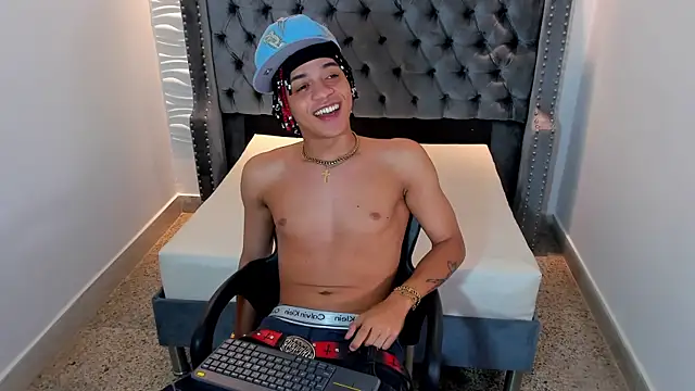 Snapshot of MARSHALL_SPENCER chatting on November 2025 04:17:02 AM MARSHALL SPENCER online show from November 2025 04:17:02 AM