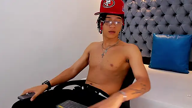 Snapshot of MARSHALL_SPENCER chatting on December 2025 01:06:01 PM MARSHALL SPENCER online show from December 2025 01:06:01 PM