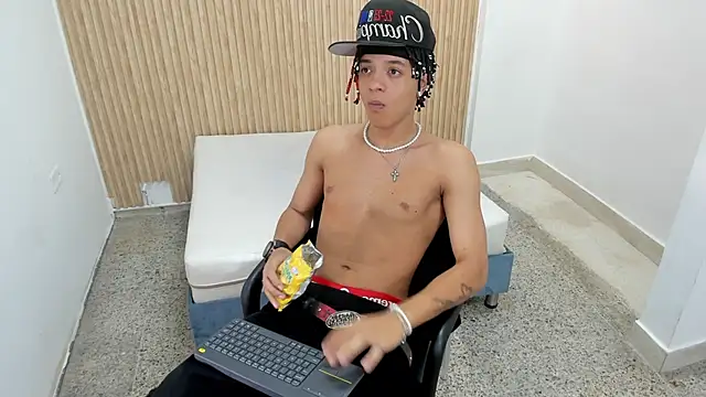 Snapshot of MARSHALL_SPENCER chatting on November 2025 01:04:01 PM MARSHALL SPENCER online show from November 2025 01:04:01 PM