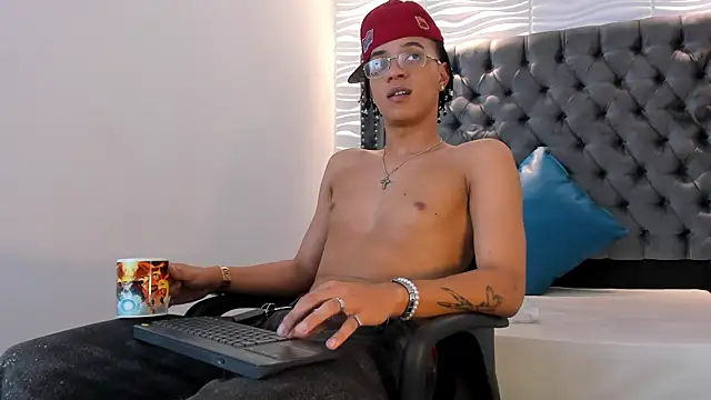 Snapshot of MARSHALL_SPENCER chatting on December 2025 01:24:02 PM MARSHALL SPENCER online show from December 2025 01:24:02 PM