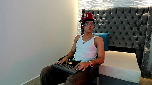 Snapshot of MARSHALL_SPENCER chatting on November 2025 03:50:02 AM MARSHALL SPENCER online show from November 2025 03:50:02 AM