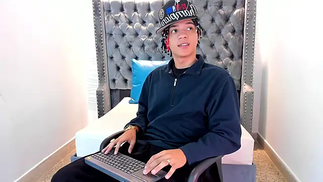 Snapshot of MARSHALL_SPENCER chatting on November 2025 01:04:01 PM MARSHALL SPENCER online show from November 2025 01:04:01 PM