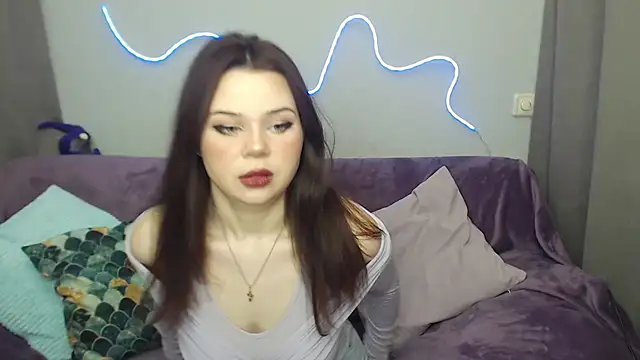 GloriyaDre online show from November 2025 06:01:01 AM