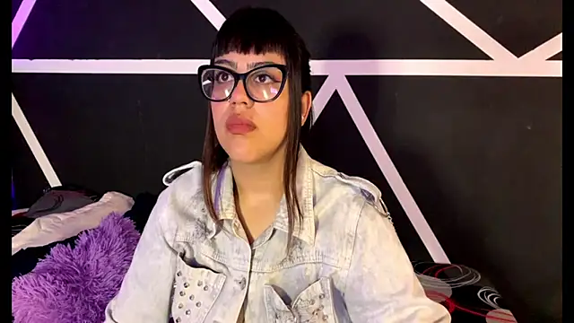 Snapshot of Melody_dreams chatting on October 2025 10:33:01 PM Melody dreams online show from October 2025 10:33:01 PM