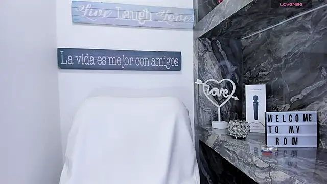 foxy zoe online show from October 2025 06:18:02 PM