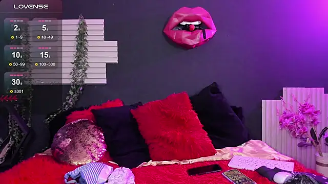 kinky momm online show from June 2026 01:49:01 PM