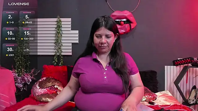kinky momm online show from June 2026 01:16:02 PM