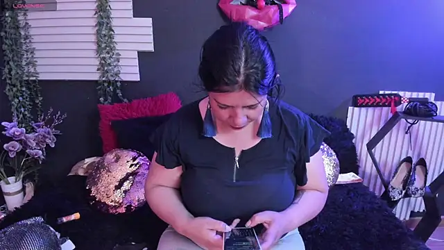 kinky momm online show from July 2026 03:12:02 PM