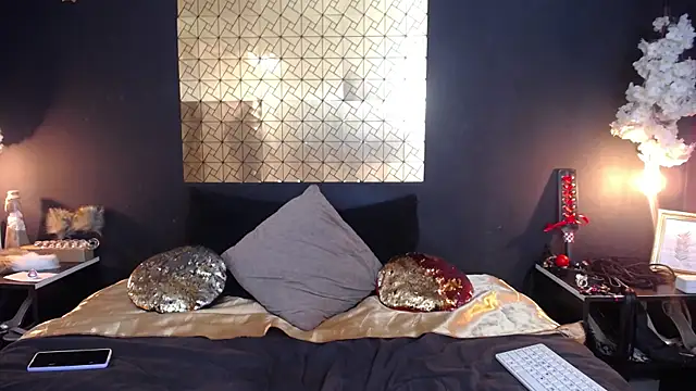 kinky momm online show from April 2026 04:54:02 PM