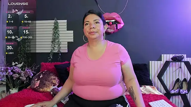 kinky momm online show from June 2026 04:50:01 PM