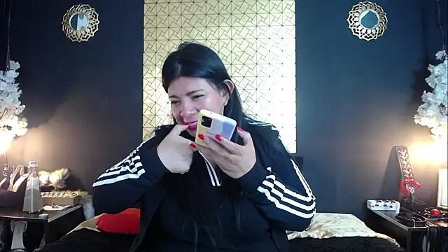 kinky momm online show from May 2026 01:50:01 PM