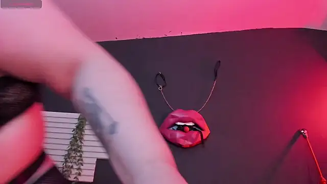 kinky momm online show from July 2026 03:21:02 PM