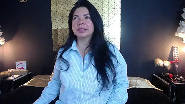 kinky momm online show from April 2026 04:30:01 PM