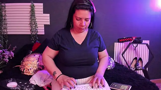 kinky momm online show from July 2026 03:11:02 PM