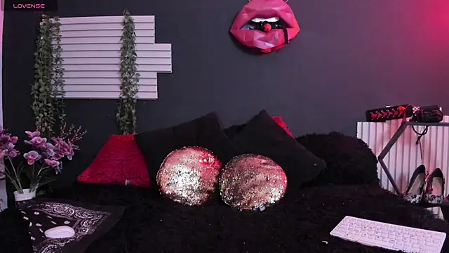 kinky momm online show from July 2026 02:49:02 PM