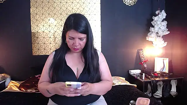 kinky momm online show from May 2026 06:45:01 PM