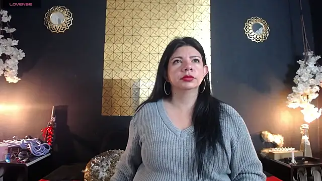 kinky momm online show from November 2025 01:44:02 PM