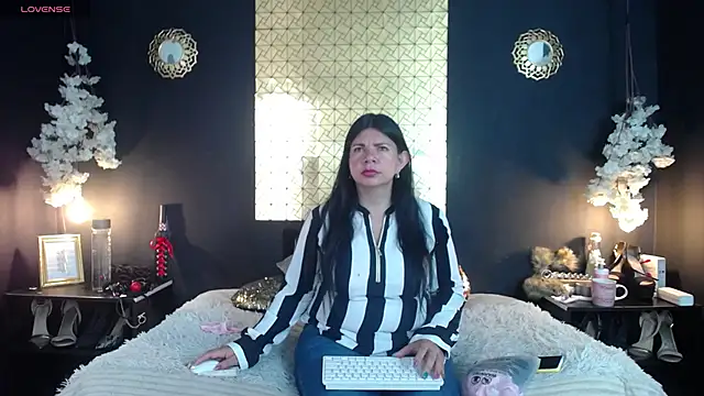 kinky momm online show from February 2026 03:03:02 PM